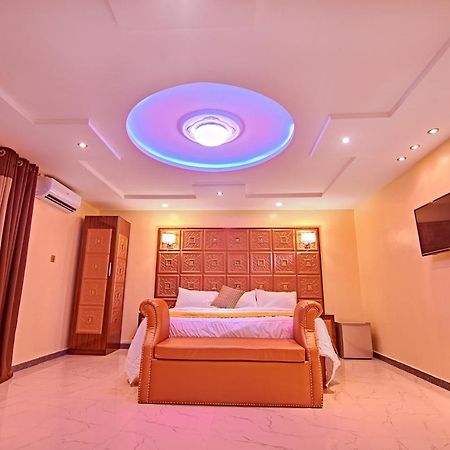 Double M Exquisite Suites And Lounge Lekki Ogombo Exterior photo