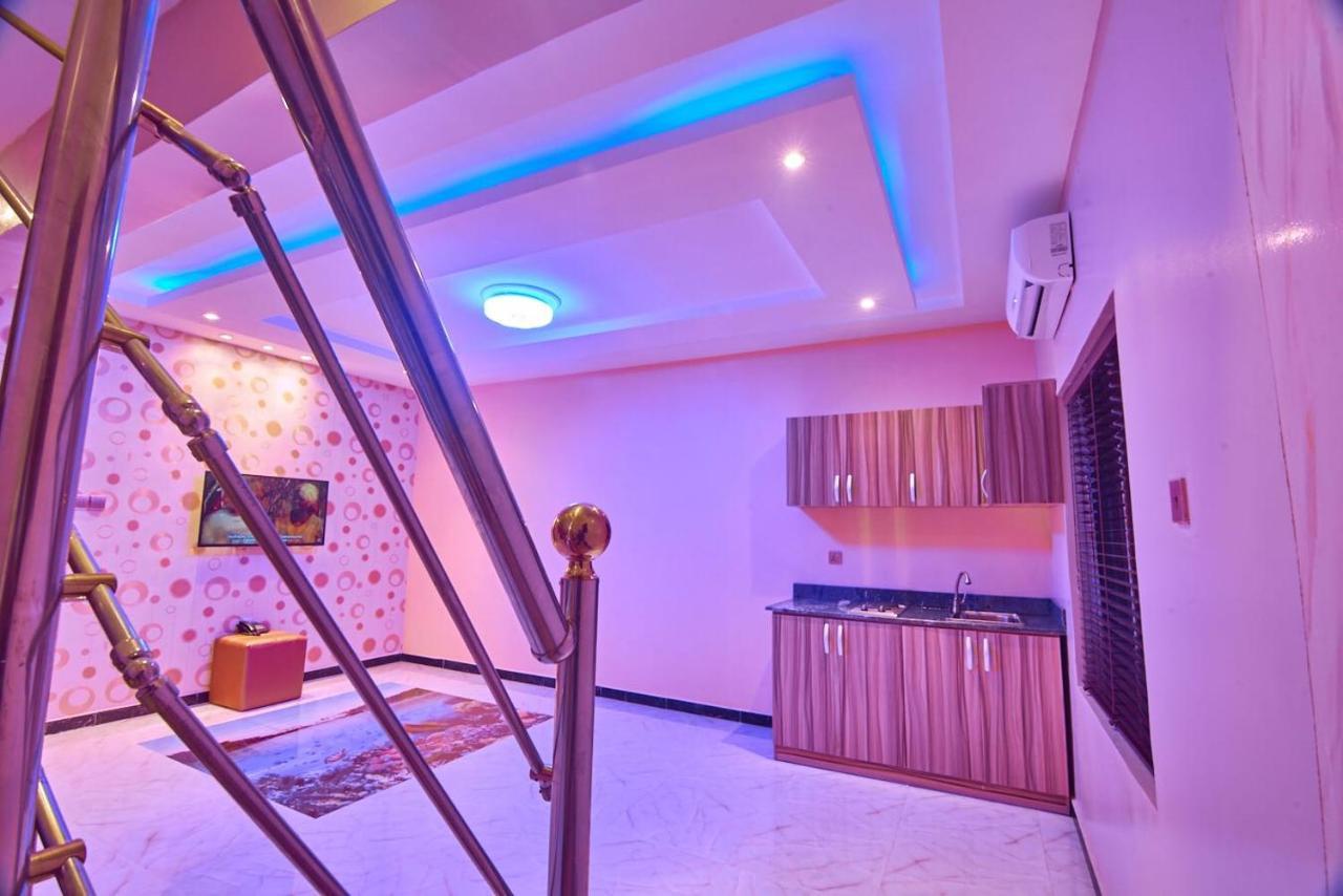 Double M Exquisite Suites And Lounge Lekki Ogombo Exterior photo