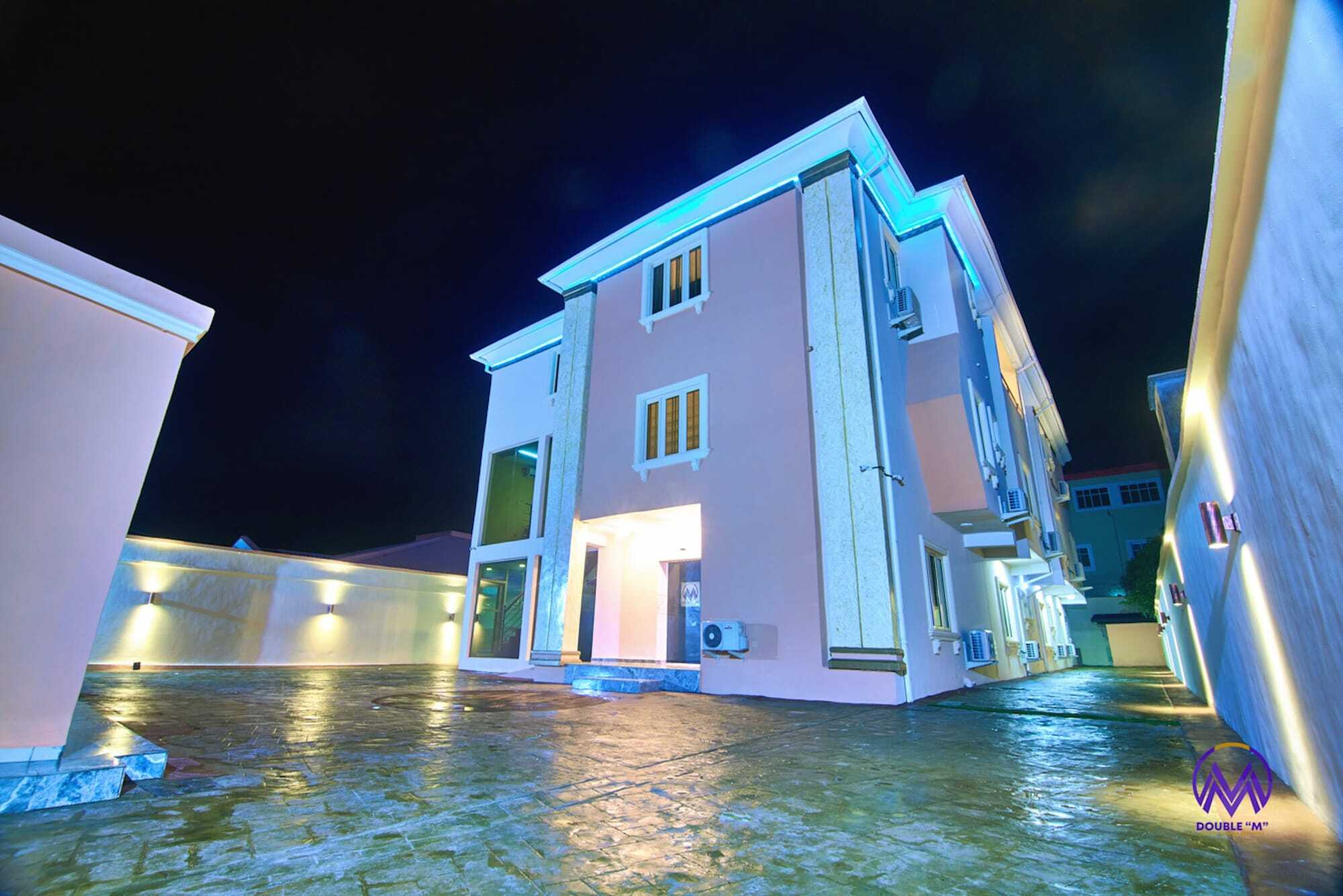 Double M Exquisite Suites And Lounge Lekki Ogombo Exterior photo
